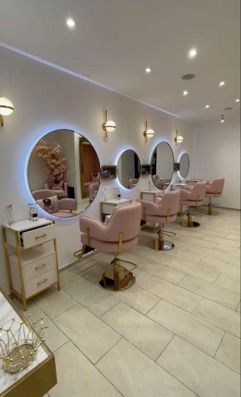 Makeup Mirror For Salon, Saloon Mirror Design Ideas, Hair Salon Decor Pink, Studio Beauty Salon, Pink Salon Chair, Pink Hair Salons, Beauty Bar Salon Ideas Luxury, Pink Hair Salon Decor Interior Design, Pink Makeup Studio