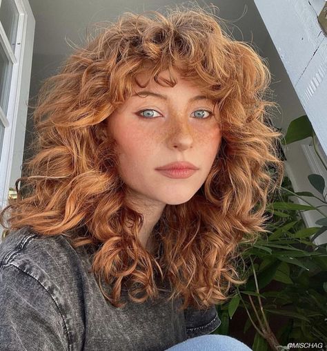 Bangs Wavy Hair, Curly Bangs, Haircuts For Curly Hair, Curly Hair Inspiration, Curly Hair With Bangs, Long Hair With Bangs, Shag Haircut, Trending Haircuts, Beauty Makeup Tips