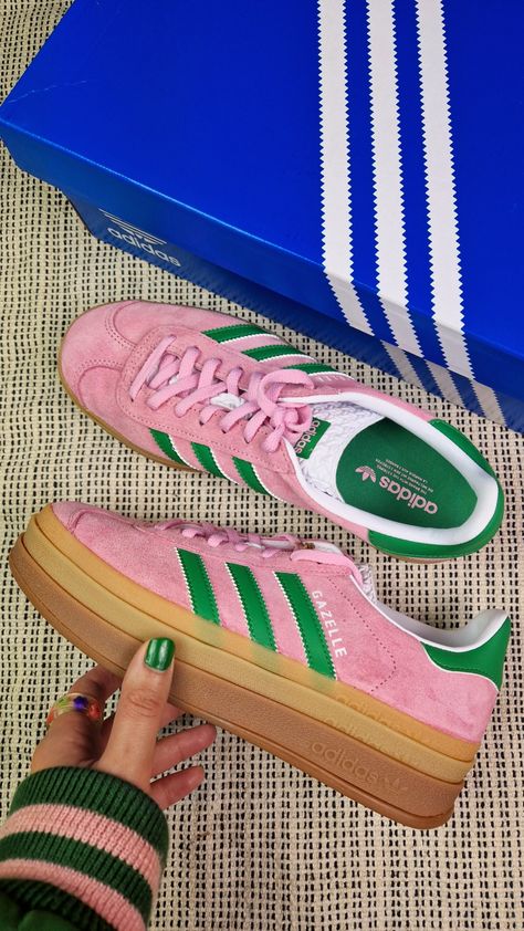 Colourful sneaker collection pink and green colour combo Adidas shoes 📸 by @novasistas Adidas Shoes Green, Green Colour Combo, Adidas Gazelle Platform, Adidas Gazelle Green, Adidas Gazelle Pink, Adidas Gazelle Outfit, Pink Gazelles, Pink Adidas Shoes, Dopamine Dressing