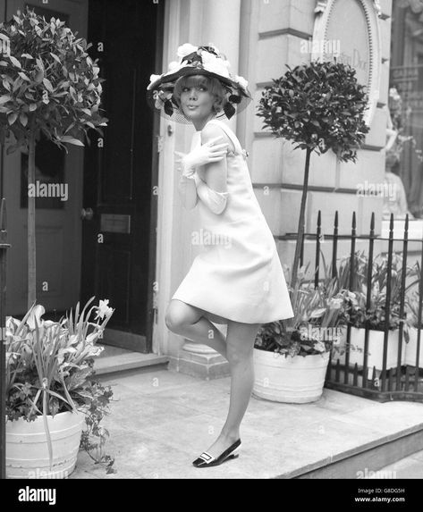 Download this stock image: A white silk dress with a hemline well above the knees was seen in London in the Spring 1966 fashion collection of Christian Dior-London. The black hat is trimmed with flowers. - G8DG5H from Alamy's library of millions of high resolution stock photos, illustrations and vectors. 60s Fashion Icons, The 60s Fashion, Twiggy Fashion, White Silk Dress, Swinging London, Mia Farrow, Swinging Sixties, Ringo Starr, 60s Fashion