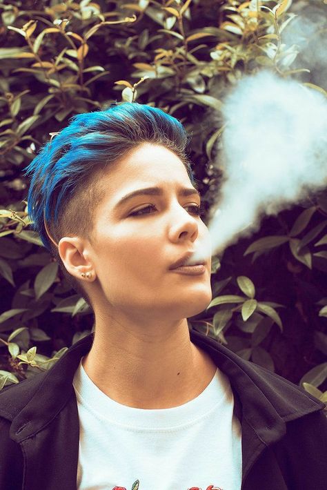 Halsey, Laura Lee, Girl Crushes, Woman Crush, Girl Crush, Blue Hair, Short Hair Cuts, Hair Inspo, Hair Inspiration