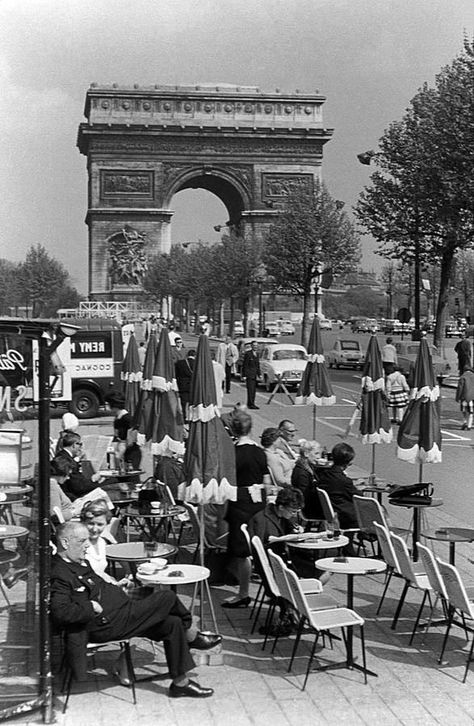 Old France, Avenue Des Champs-élysées, Champs Elysees Paris, Triumphal Arch, Paris Black And White, France Aesthetic, Black And White Photo Wall, Paris Wallpaper, Black And White Picture Wall