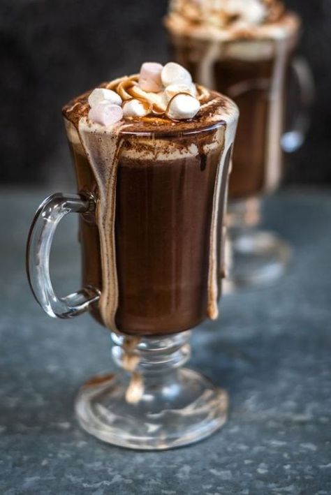 Hot Chocolate Recipes To Make On A Cosy Night In #hotchocolate #hotcocoa Wine Hot Chocolate, Red Wine Hot Chocolate, Boozy Hot Chocolate, Spiked Hot Chocolate, Winter Drink, Delicious Hot Chocolate, Hot Chocolate Recipe, Hot Chocolate Marshmallows, Winter Cocktails