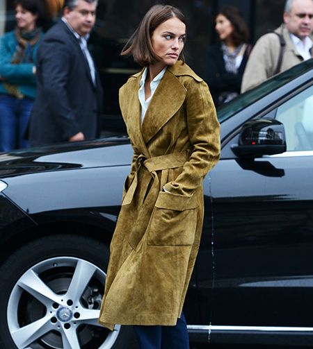 femme Street Chic, Coat Outfit, Paris Fashion Week Street Style, Suede Coat, Looks Street Style, Jacket Outfit, Street Style Inspiration, Street Style Looks, Look Chic