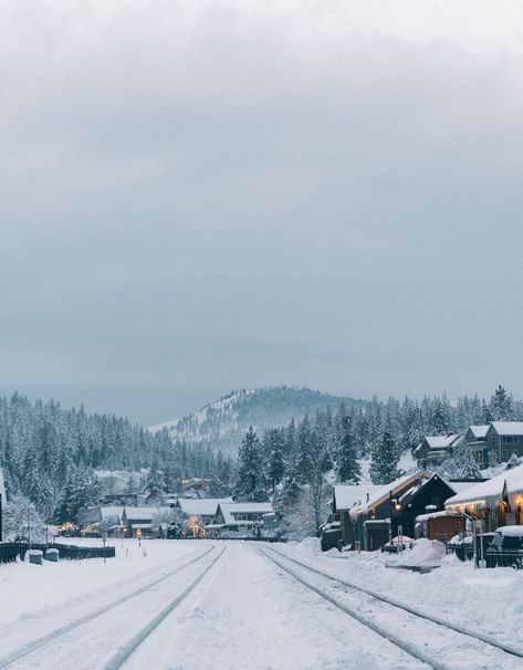 26 Best Things to Do and See in Truckee, California in 2023 - Be My Travel Muse Places To Visit In Winter, Truckee California, Travel Georgia, California Winter, Visit Georgia, California Destinations, North Georgia Mountains, Georgia Mountains, Enjoy Winter