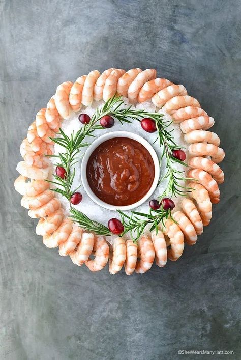 Christmas Eve Appetizers, Easy Holiday Appetizers, Shrimp Ring, Xmas Appetizers, Holiday Appetizers Christmas, Holiday Appetizers Easy, Christmas Recipes Appetizers, Christmas Eve Dinner, Xmas Dinner