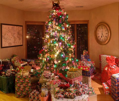 Christmas Presents Under Tree Aesthetic, Christmas Presents Under Tree, Presents Under Tree, Christmas Ambience, Tree With Presents, Tree Aesthetic, Xmas Gift Wrap, Christmas Tree With Presents, Christmas Vibe