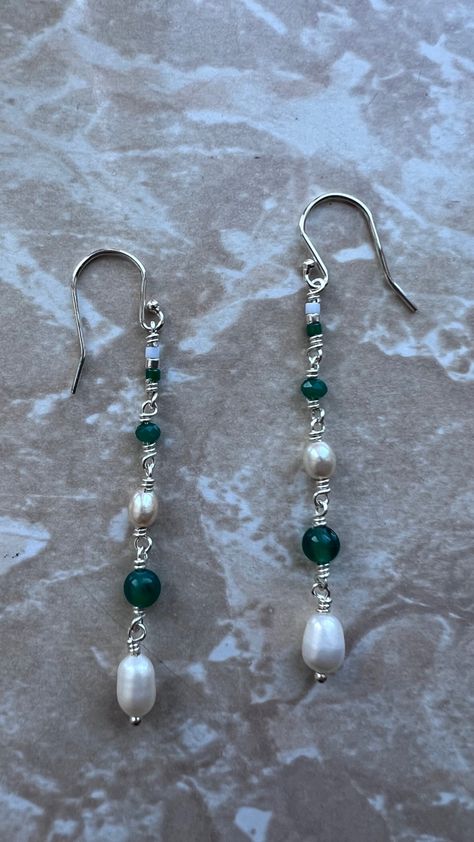 Homemade Earing Design, Homemade Beaded Earrings, Homemade Pearl Jewelry, Homemade Jewellery Ideas, Homemade Earring Ideas, Easy Wire Earrings, Homemade Earrings Ideas, Selfmade Earrings, Handmade Jewellery Ideas