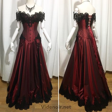 Vampire Outfit, Vampire Dress, Prom Dress Inspo, Prom Dress Ideas, Long Evening Dress, Romantic Goth, Prom Inspo, Prom Dress Inspiration, Fantasy Gowns