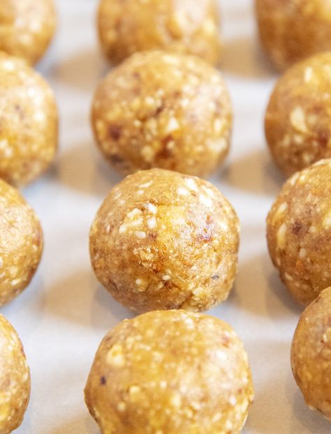 Lemon Energy Balls, Turmeric Energy Balls, Lemon Snack, Zucchini Chips Recipe, Sugar Free Snacks, Energy Ball Recipe, Like Mother Like Daughter, Free Snacks, Energy Balls