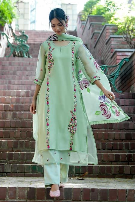 Paint Suit Design For Women, Bride Suit, Embroidery Suits Punjabi, Kurta Palazzo Set, Pink Dupatta, Embroidery Fashion Detail, Hand Embroidery Dress, Kurti Embroidery Design, Palazzo Set