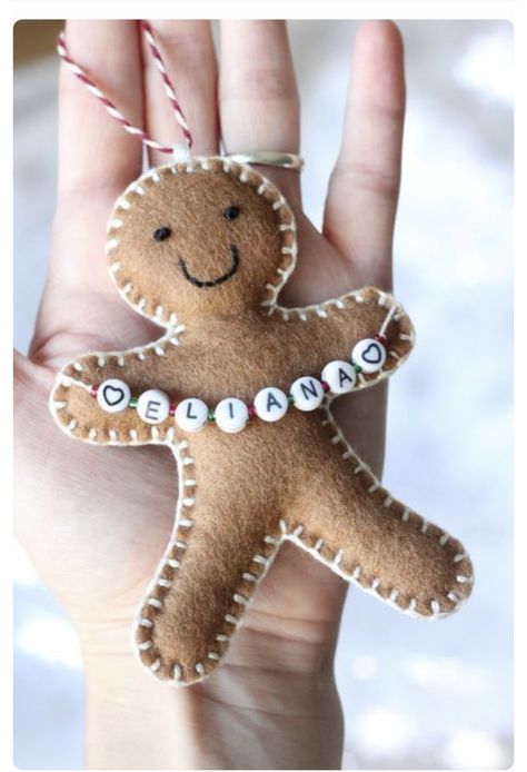 Gingerbread Man Ideas, Decoracion Navidad Diy, Felt Gingerbread Man, Christmas Felt Ornaments, Gingerbread Man Decorations, Felt Gingerbread, Diy Felt Christmas Ornaments, October Ideas, Gingerbread Christmas Decor