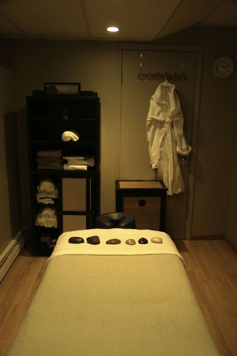 obviously i am going to pamper my team. i have friends that want in on the business that went to massage therapy school so this is definitely in the plan. Massage Therapist Room, Small Massage Room, Massage Studio Decor, Small Massage Room Ideas, Therapist Room, Massage Room Ideas, Home Massage Room, Spa Room Ideas, Massage Room Design