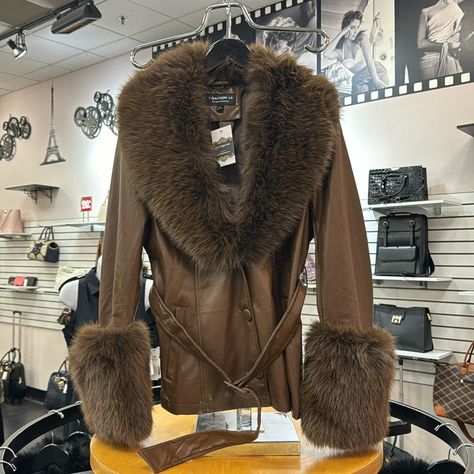 Detachable Fur Collar, Upcycled Leather Jacket, Color Leather Jacket, Leather Jacket With Fur, Coat With Fur Collar, Fur Lined Jacket, Winter Wishlist, Summery Outfits, Fur Cuffs