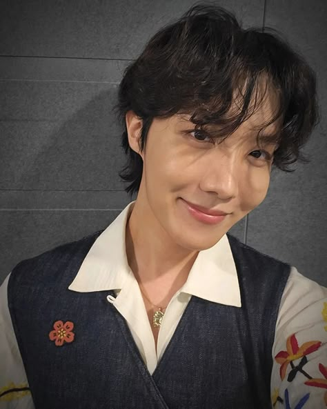 📸 | 220810 | J Hope(@uarmyhope) Instagram Post. J Hope Selca, Jhope Cute, Jack In The Box, Hoseok Bts, I Love Bts, Bts J Hope, Bts Members, Bts Twt, Boy Scouts