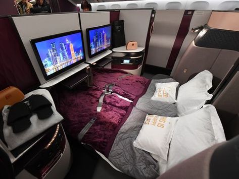 The double-bed arrangement in Qatar Airways' new Qsuites Bed Arrangement, Couple Business, Plane Pictures, Business Class Lounge, Airplane Aesthetic, Couple Bed, Business Class Flight, How To Book, Excellence Award