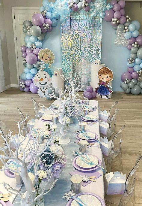 For the first time in forever Mae turns 4! | CatchMyParty.com Else Theme Birthday Party, Frozen Theme Decorations Ideas, Frozen Bday Party Ideas Decorations, Frozen Birthday Party Themes, Elsa Frozen Decorations Party Ideas, Classy Elsa Party, Frozen Birthday Ideas Decoration, Frozen 2 Party Decorations, Frozen 1st Birthday Party Ideas