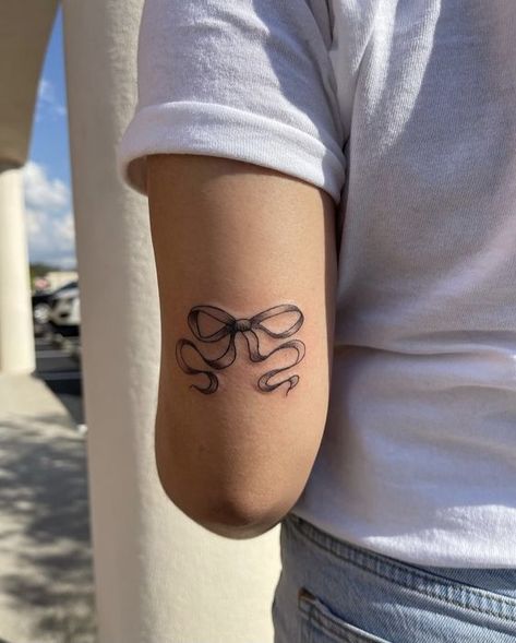 Rate This Tattoo designs From ⭐1~10. SAVE & FOLLOW i will update everyweek. Bow Tattoo Back Of Arm, American Traditional Bow Tattoo, Bow Knee Tattoo, Traditional Bow Tattoo, Ribbon Bow Tattoo, 86 Tattoo, Bow Tie Tattoo, Back Of Ankle Tattoo, Lace Bow Tattoos