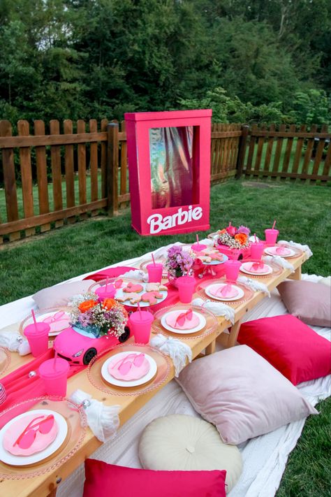 Barbie Inspired Party, Birthday Party Barbie, Boho Barbie, Barbie Birthday Party Ideas, Barbie Pool, Barbie Pool Party, Barbie Party Decorations, Barbie Theme Party, Barbie Kids