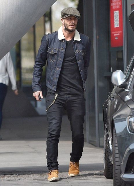 With black shirt, black jeans, brown shoes and denim jacket Raw Denim Jacket, David Beckham Style, Raw Denim Jeans, Mens Hats Fashion, Mens Fashion Smart, Mens Fashion Rugged, Hipster Mens Fashion, Raw Denim, Mens Winter Fashion