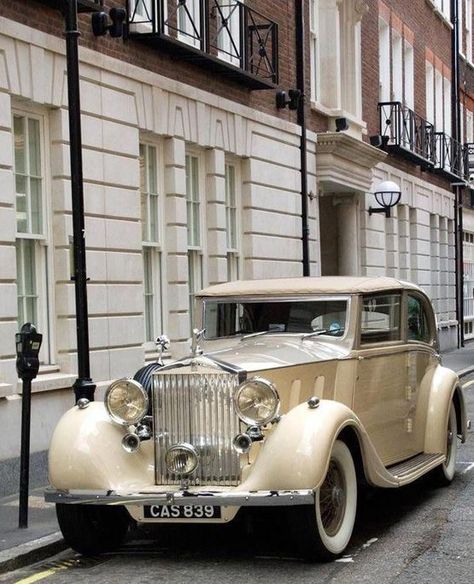 Old Fashioned Cars, Old Vintage Cars, Cars Vintage, Old Classic Cars, Classy Cars, Fancy Cars, Pretty Cars, Old Car, Old Fashion