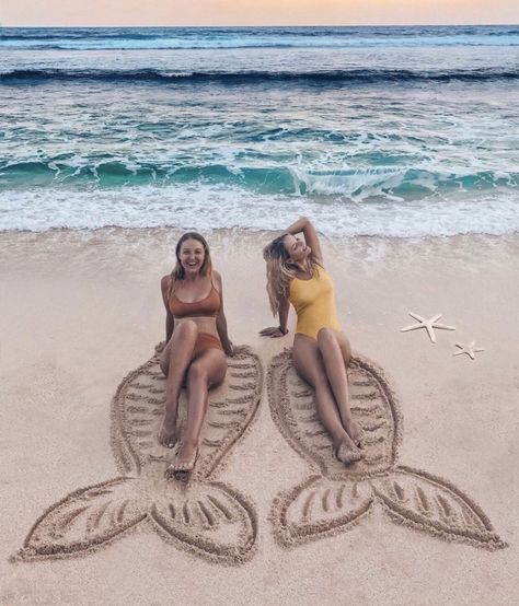 Friend Beach Poses, Bff Pics, Cute Beach Pictures, Sisters Photoshoot Poses, Beach Instagram Pictures, Sister Poses, Bff Poses, Sister Pictures, Sisters Photoshoot