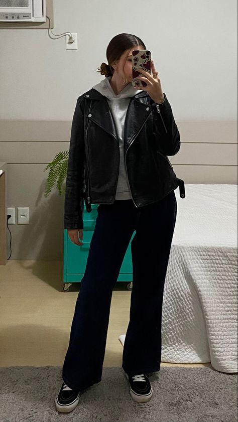 uni school outfit ootd fashion leather jacket grey sweatshirt Leather Jacket Ideas Outfit, Leather Jacket Sweatshirt Outfit, Leather Jacket Sweater Outfit, Leather Jacket Outfit Hijab, Gray Leather Jacket Outfit, Black Hoodie Style, Leather Jacket Ootd, Leather Jacket Outfit Winter, Hoodie Ootd