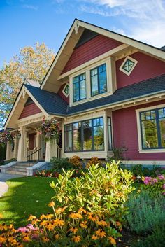 Red House Exterior, Craftsman House Exterior, Craftsman Home Exterior, Craftsman Style Exterior, Exterior Paint Schemes, Best Exterior Paint, Red Houses, House Paint Color Combination, Craftsman Exterior