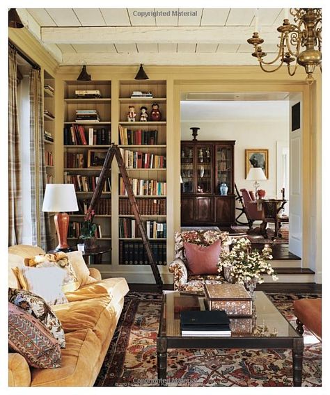 Love the ceiling. Bookshelf Inspiration, Yellow Sofa, Sandberg Wallpaper, Perfect Living Room, Casas Coloniales, Living Room Color Schemes, Room Color Schemes, Home Libraries, Up House