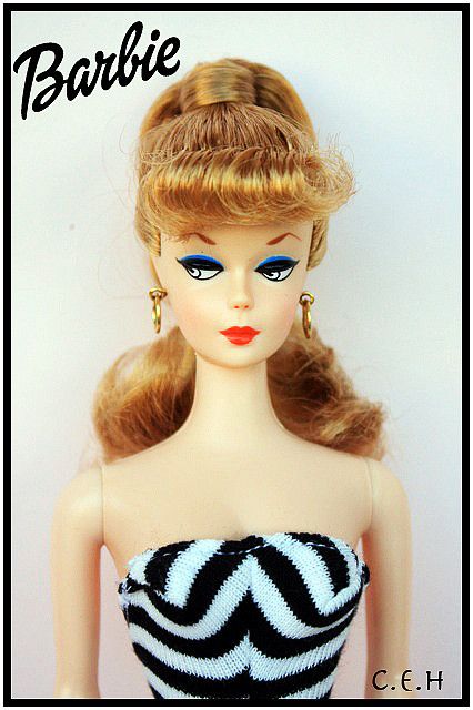 Barbie 35th Anniversary Blond - Vintage Reproductions (1994) Vintage Barbie Looks, Barbie Doll Drawing, 1950s Barbie, Vintage Barbie Hair, 1960 Barbie, Vintage Barbie Art, Vintage Barbie Photography, Barbie Portrait, Barbie Doll Vintage