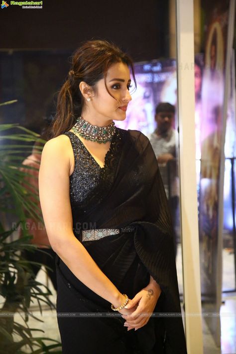 Trisha Saree, Trisha Actress, Female Clothes Outfits, Hair Style On Saree, Actress Pictures, Simple Saree Designs, Trisha Krishnan, Fashionable Saree Blouse Designs, Fancy Sarees Party Wear