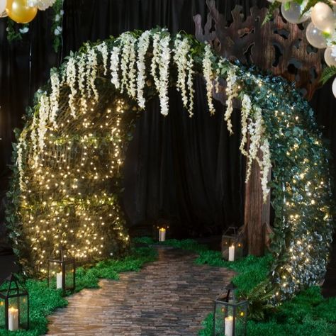 Enchanted Forest Quinceanera Theme, Enchanted Forest Quinceanera, Green Quinceanera Theme, Enchanted Forest Prom, Enchanted Forest Wedding Theme, Tiana Wedding, Enchanted Forest Decorations, 90s Prom, Quince Themes