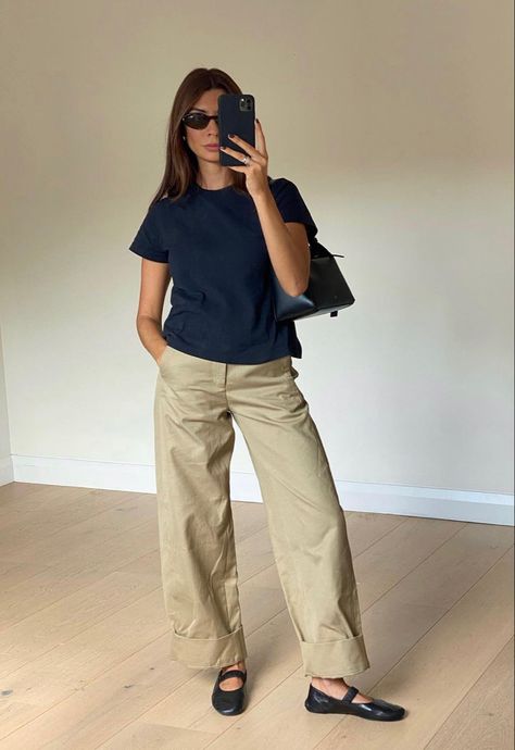 Green Pants Office Outfits Women, Restaurant Job Outfit, Free People Business Casual, Hip Business Casual, Cargo Pant Office Outfit, Spring Summer Office Outfits, Scandinavian Fashion Women Summer, Copenhagen Work Style, Styling Cream Pants