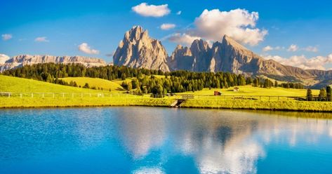 Quali sono le passeggiate più facili e belle sull'Alpe di Siusi? Ecco la guida completa per scoprirlo con dislivelli, tempi di percorrenza e dove mangiare Eco Therapy, Where To Go, Trekking, Natural Landmarks, Travel