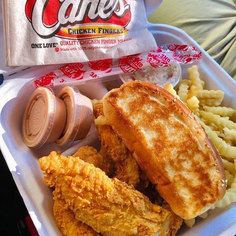 Raising Canes Catering, Raise And Canes, Rasin Canes Food, Raising Canes Aesthetic, Canes Aesthetics, Canes Recipe, Raisin Canes, Canes Food, Canes Sauce