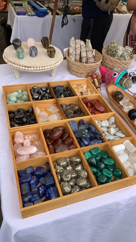 Witchy Crystals Aesthetic, Bazar Aesthetic, Connect To Spirit, Store Crystals, Witchy Crystals, Witchy Altar, Witch Store, Crystals For Healing, Crystals Aesthetic