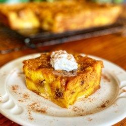 Easy Pumpkin Bread Pudding Raisin Pudding, Pumpkin Bread Pudding Recipe, Best Bread Pudding, Best Bread Pudding Recipe, Easy Pumpkin Bread, Bread Pumpkin, Bread Pudding Easy, Pumpkin Bread Easy, Pumpkin Bread Pudding