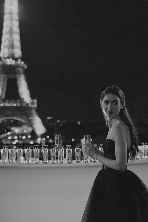 Emily In Paris Wallpaper, Emily In Paris Aesthetic, Paris Photo Ideas, Emily In Paris Outfits, Paris Black And White, Paris Wallpaper, Paris Aesthetic, Paris Outfits, Emily In Paris