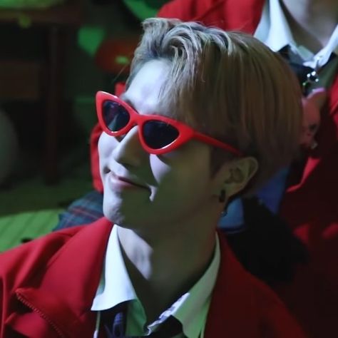 Stray Kids Christmas, Kids Holiday, Red Sunglasses, Cool Glasses, Red Icons:), Baby Squirrel, Making Film, Christmas Icons, Aesthetic Guys