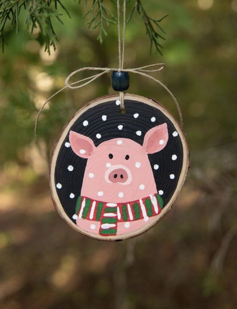 Log Slice Crafts, Diy Cow Ornaments, Farm Ornaments Diy, Cow Ornaments Diy, Pig Ornaments Diy Christmas Trees, Painted Cow Ornaments, Rudolf Wood Slice Ornament, Log Painting, Farm Ornaments