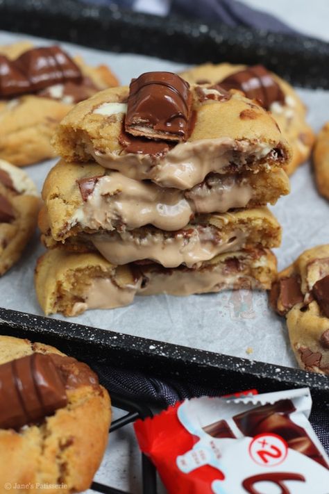 Kinder Bueno Cookies! - Jane's Patisserie Kinder Cookies Recipe, Bueno Cookies, Creative Cookie Recipes, Blondies Cookies, Cookies Stuffed, Bicarbonate Of Soda, Cookie Dough Balls, Gourmet Cookies, Sweet Treats Recipes