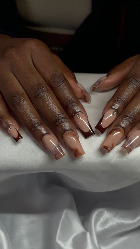 There's a new beauty trend taking over Instagram and it's absolutely stunning. Say hello to "quartz nails". Nail Ideas Acrylic Fall Colors, Brown French Design Nails, Neutral Tone Nail Designs, Brown French Tip With Design, Simple Brown Nails Design, Acrylic Nails Browns, Pretty Brown Nails Acrylic, Brown Nail Sets Acrylic, Short Nails Brown Design