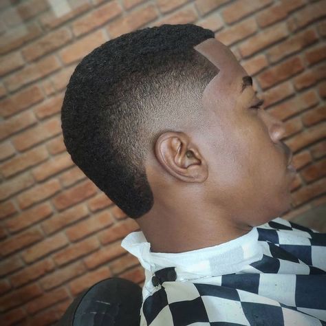 Black Boys Haircuts Fade, Frohawk Fade, Fade Haircut With Beard, Afro Fade Haircut, Haircut Designs For Men, Taper Fade Curly Hair, Afro Fade, Male Haircuts Curly, Men's Cuts