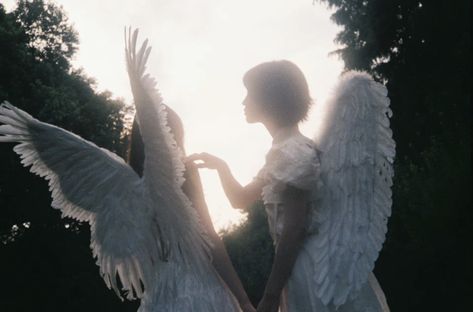 Soft Angel Aesthetic, Creepy Core, Angel Aesthetic, The Embrace, Art Prompts, Dark Photography, Pose Reference Photo, Fluttershy, Aesthetic Images