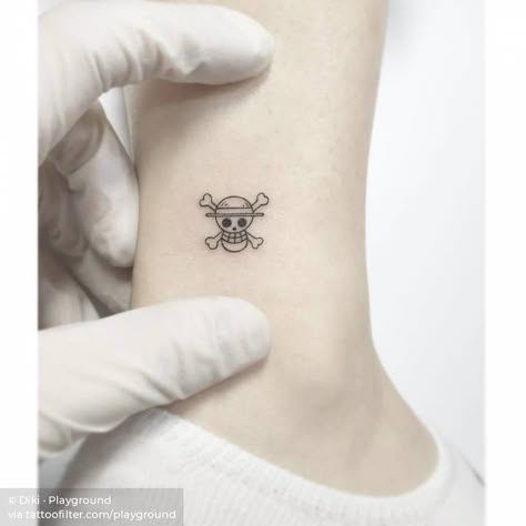 ONE PIECE One Piece Mini Tattoo, One Piece Skull Tattoo, Anime Mini Tattoo, One Piece Tattoos Ideas, Simple One Piece Tattoo, Anime Tattoos One Piece, Luffy Tattoo One Piece, One Piece Small Tattoo, Small Tattoos Anime