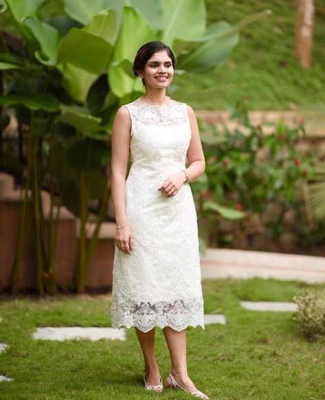 White Froke Design, Trendy Frocks For Women Party Wear, White Kurthi Ideas, Simple White Frock Design, Hakoba Dress Patterns, Hakoba Kurti Patterns, Middies For Women, White Hakoba Dress, Hakoba Frocks For Women