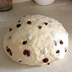 Newfoundland Raisin Bread - a decades old traditional favourite! Newfoundland Recipes, Homemade White Bread, Rock Recipes, Cinnamon Raisin Bread, Raisin Bread, Biscuit Rolls, Terra Nova, Bread Bun, Bread Machine Recipes