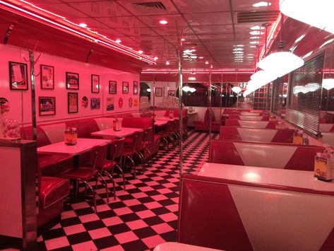 1950s Aesthetic, Diner Booth, Diner Aesthetic, 50s Aesthetic, 60s Aesthetic, 50s Diner, Red Images, Retro Diner, Yumeko Jabami