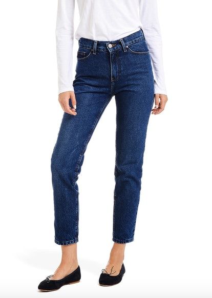 Baggy Jeans Are Fall's Biggest Denim Trend, According To Statistics Expensive Jeans, Jeans Outfit Fall, Perfect Fall Outfit, Silver Linings, Fall Jeans, Parallel Universe, High Waisted Mom Jeans, Jean Trends, Financial Stability