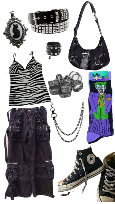 Mall goth 😍🥰 Goth Outfit Moodboard, Early 2000s Goth Fashion, 90s Mall Goth Aesthetic, 2000s Goth Fashion, Punk Inspired Outfits, Early 2000s Goth, Mall Goth Outfits, Mall Goth Aesthetic, 90s Mall Goth